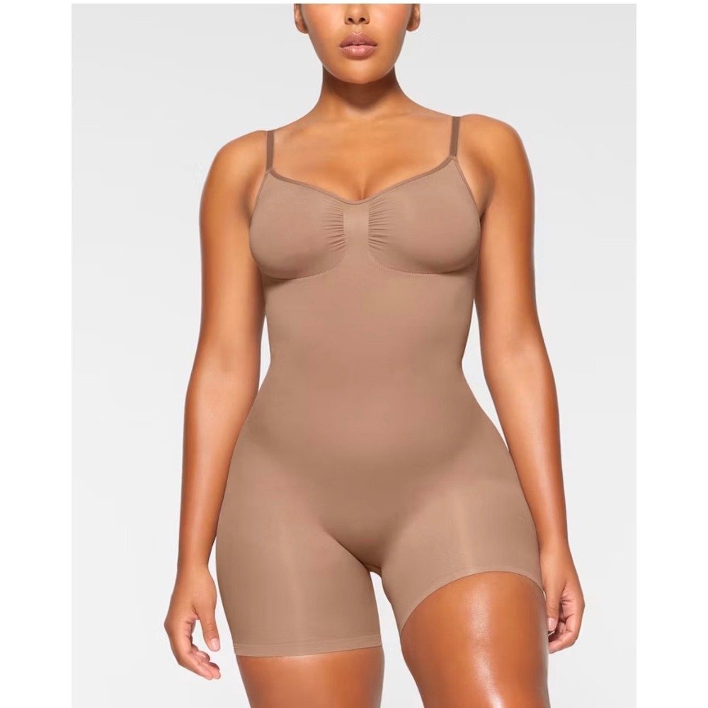 SKIMS Seamless Sculpt Mid Thigh Bodysuit Sienna Brown Size Medium Shapewear